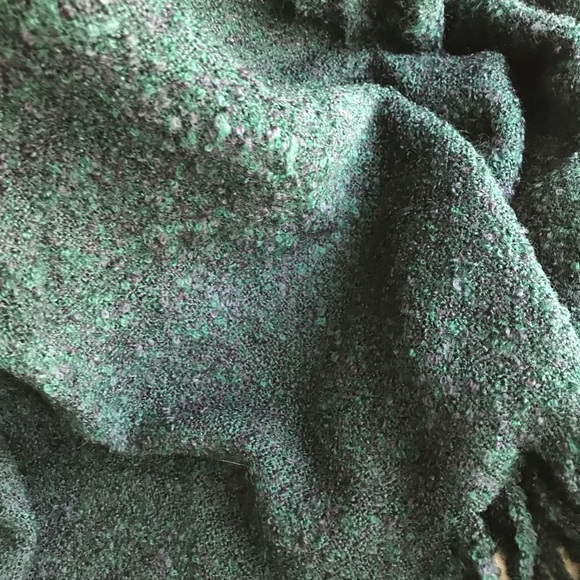 NWT Madewell chunky knit scarf deep green nubbly beauty. XXL wrap with fringe - Picture 6 of 9